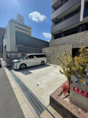 レオンコンフォート難波西Ⅲの駐車場