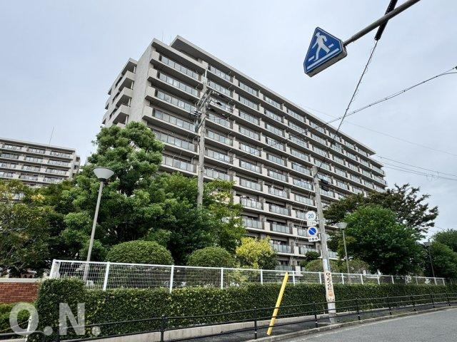 フアミールハイツ八尾A棟の外観