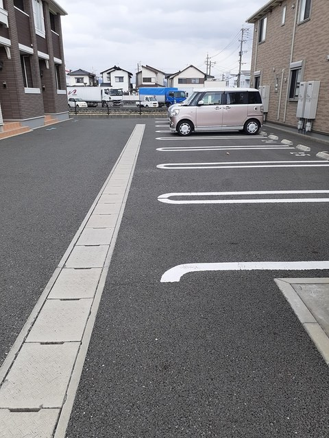 ピュアータウンクルメⅢの駐車場|駐車スペースもあります☆