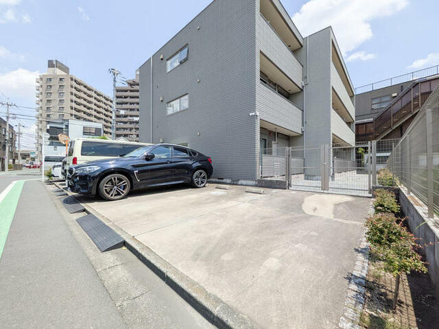 ラ・ソレイユの駐車場