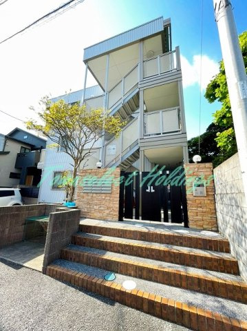 茅ヶ崎市十間坂２丁目のアパートの外観|毎日通るエントランス♪