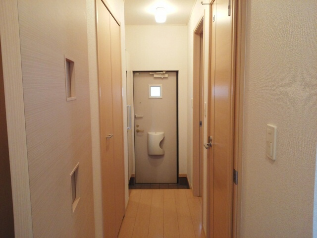 メゾンなでしこの玄関