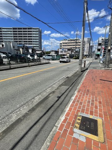 川西市美園町の店舗事務所の駐車場