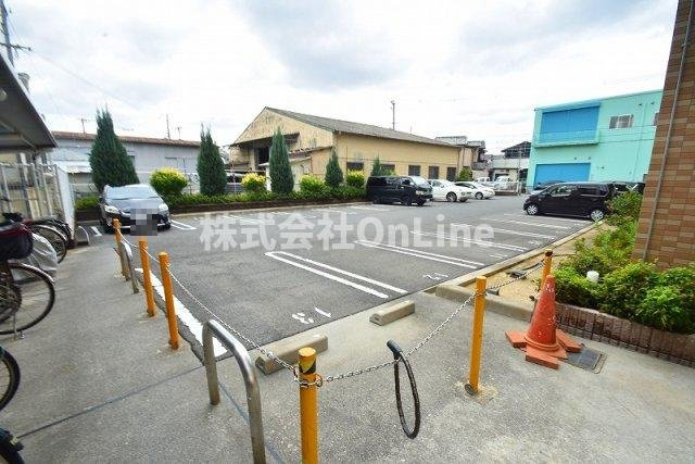グランデフィオーレの駐車場