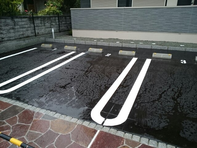 ラフェリシテの駐車場