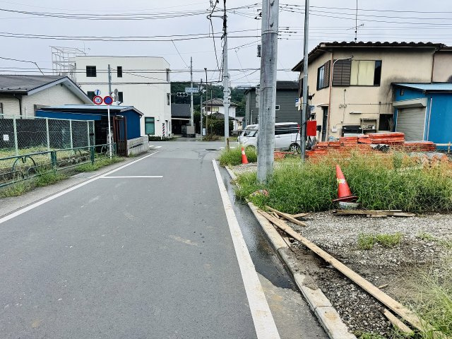 八王子市　宮下町　新築一戸建て　６期の前面道路含む現地写真|～東側6.1ｍ道路に面しています～