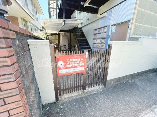 茅ヶ崎市浜竹４丁目の賃貸マンションのエントランス