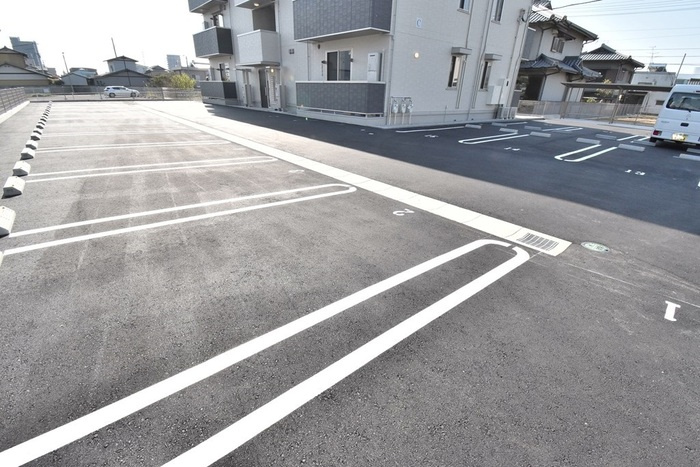 ユニヴェール C棟の駐車場|駐車場