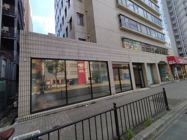 エッグビル第三江坂の外観