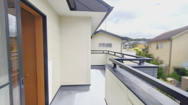 ◆敷地面積６５坪超え◆並列駐車２台可能◆広い庭付き４ＬＤＫ◆宇治田原町緑苑坂のバルコニー|バルコニー