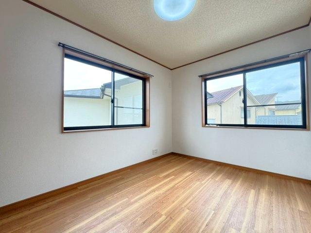 ◆敷地面積６５坪超え◆並列駐車２台可能◆広い庭付き４ＬＤＫ◆宇治田原町緑苑坂の洋室|洋室