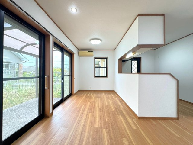 ◆敷地面積６５坪超え◆並列駐車２台可能◆広い庭付き４ＬＤＫ◆宇治田原町緑苑坂の居間・リビング|リビング