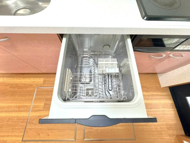 ◆敷地面積６５坪超え◆並列駐車２台可能◆広い庭付き４ＬＤＫ◆宇治田原町緑苑坂のキッチン|食器洗浄乾燥機