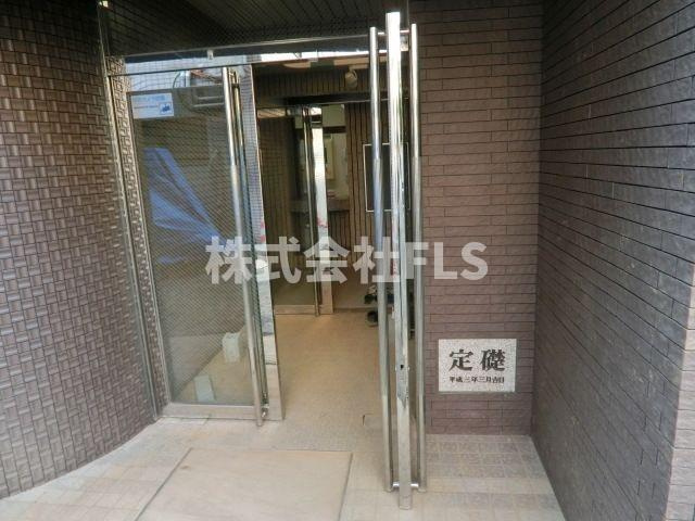 新宿区若松町の賃貸マンションのエントランス