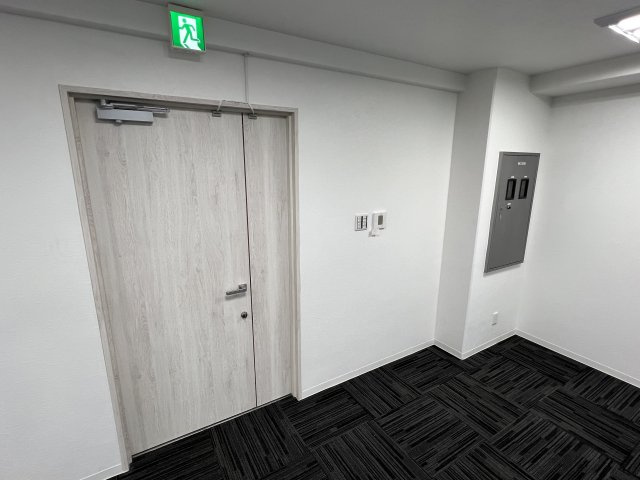 大阪市中央区久太郎町１丁目の事務所の玄関