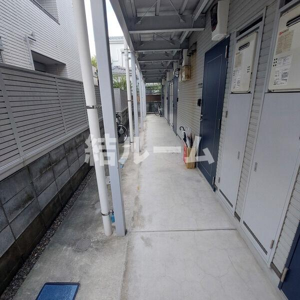 中野区若宮３丁目のアパートのロビー