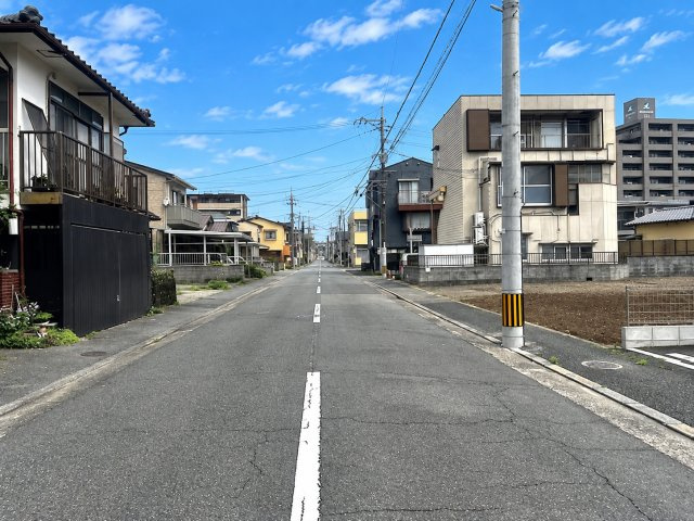 東区若葉小近分譲地 全2区画の前面道路含む現地写真|前面道路の幅員は約9m！