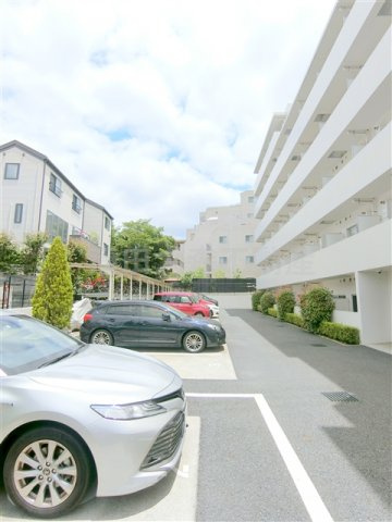 メインステージ多摩川Ⅲの駐車場