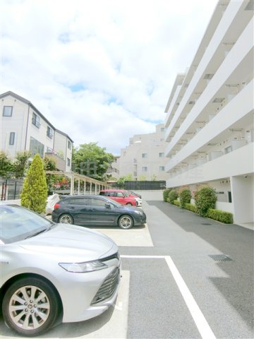 メインステージ多摩川Ⅲの駐車場