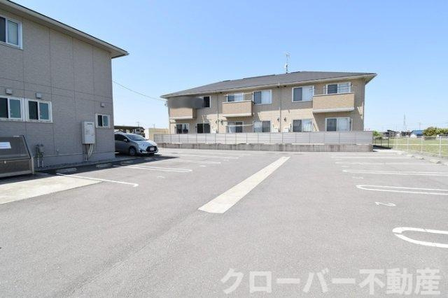 トゥリトール A棟の駐車場|駐車場