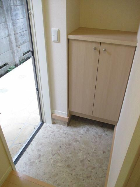 ヒルズコート白山の玄関