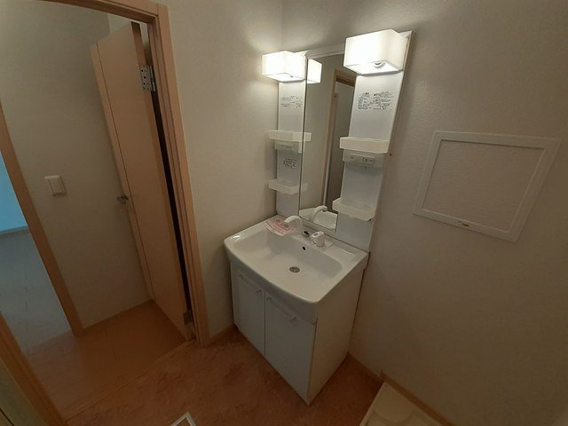 筑紫野市岡田１丁目のアパートの洗面所|脱衣スペースもあります
