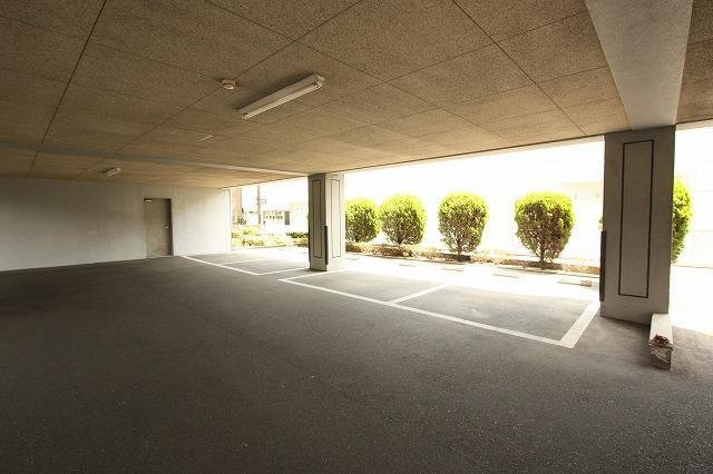 筑紫野市原田６丁目の賃貸マンションの駐車場|カースペースがあります