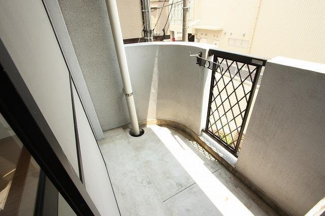 筑紫野市原田６丁目の賃貸マンションのバルコニー|バルコニーからの眺めを楽しみながら食事をしませんか