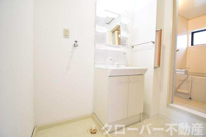 マ・メゾンの洗面所|温水洗浄暖房便座・室内洗濯機置き場
