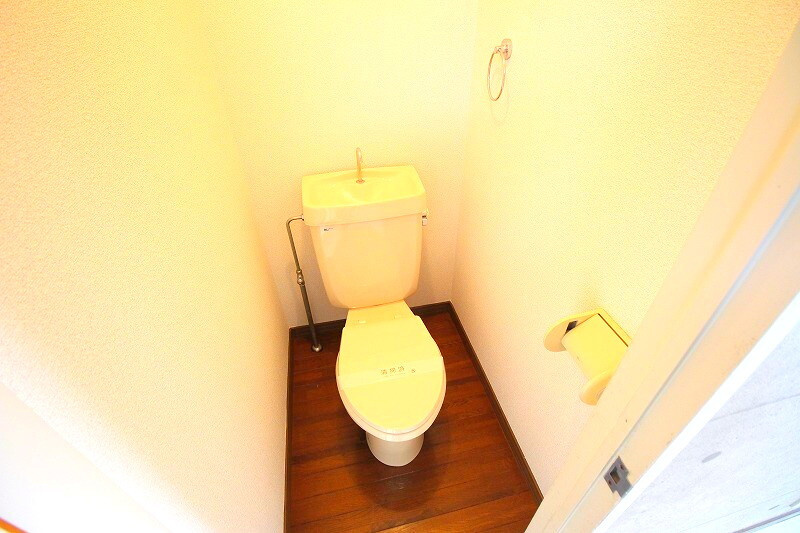 レジデンスTのトイレ|落ち着いた色調のトイレです