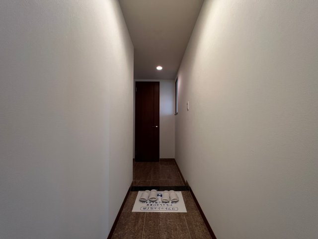 クロスレジデンス大阪新町の玄関