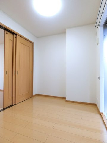 クレセント茨木Ⅱの洋室