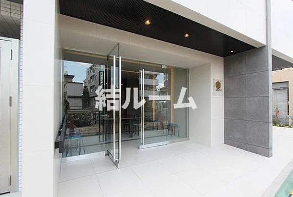 板橋区赤塚新町３丁目の賃貸マンションのエントランス
