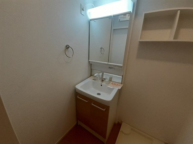 筑紫野市二日市南２丁目のアパートの洗面所|スペースが確保できる洗面所です