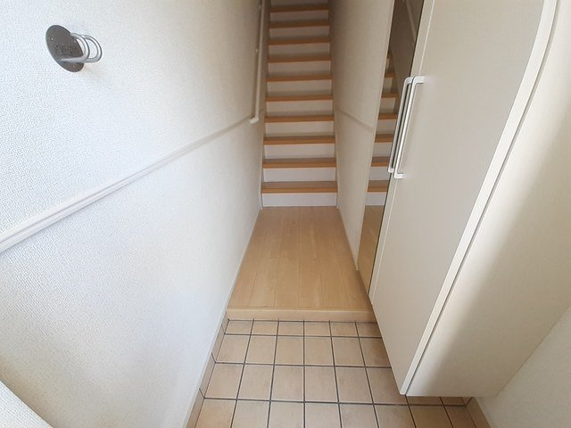 サンライズⅢの玄関|収納もある玄関です