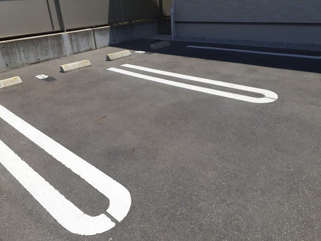 サンライズⅢの駐車場|駐車場に車を止められます