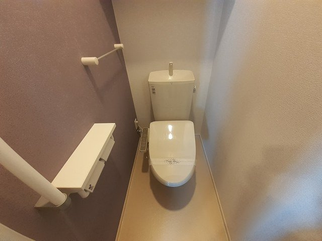 サンライズⅢのトイレ|落ち着いたトイレです