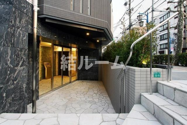 豊島区南大塚１丁目の賃貸マンションのエントランス