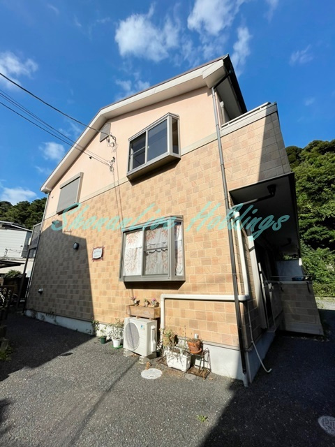鎌倉市稲村ガ崎５丁目のアパートの外観