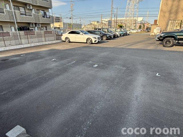 ラニッシュ・ソネの駐車場