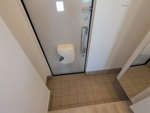 筑紫野市二日市南２丁目のアパートの玄関|明るい玄関です