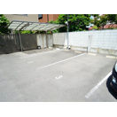 TIAハイム上本町の駐車場