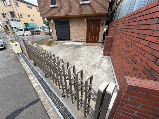 東中島3丁目　戸建ての駐車場