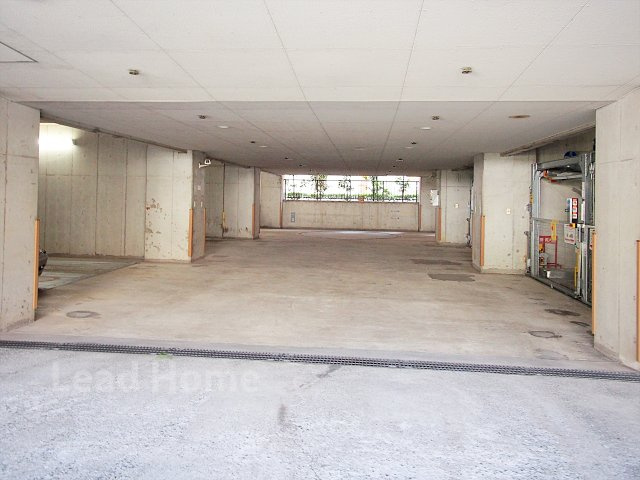 【駐車場】 | クレッセント目黒青葉台 | 雨風や日差しから大切な愛車を守ることができる屋内駐車場です！天候を気にせずスムーズに出発できますね♪