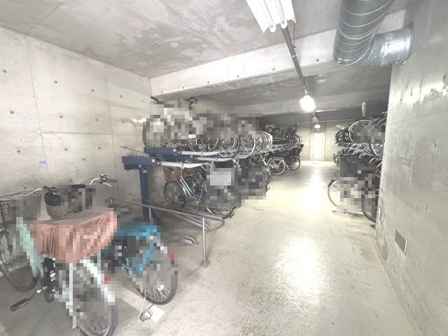 ランドワーフ練馬中村橋セレーヌコートの駐輪場|現在は上段のみ3台、空きがございます。月400円です。空き状況は変動します。