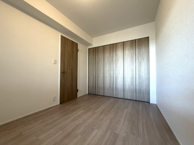 オークヒルズ香里四番館の洋室|明るい洋室です