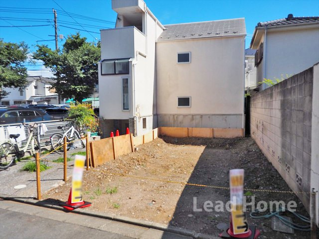 【前面道路含む現地写真】 | 目黒区目黒本町2丁目 | 前面道路は交通量が少なく落ち着いた環境です！見通しも良好で毎日の外出もスムーズに行えます♪