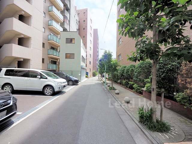 【その他】 | パルテール目黒青葉台 | 道幅がしっかり確保された前面道路です！車通りが穏やかな環境なので日々の外出や通勤も快適ですね♪