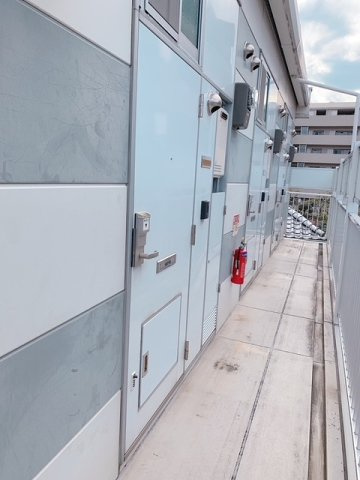 レオパレスＶｉＶｉ芦屋の玄関