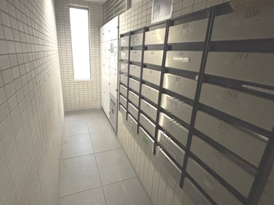 【設備】 | ランドワーフ練馬中村橋セレーヌコート | 便利な宅配BOXと集合ポスト。不在時もお荷物受け取れます。